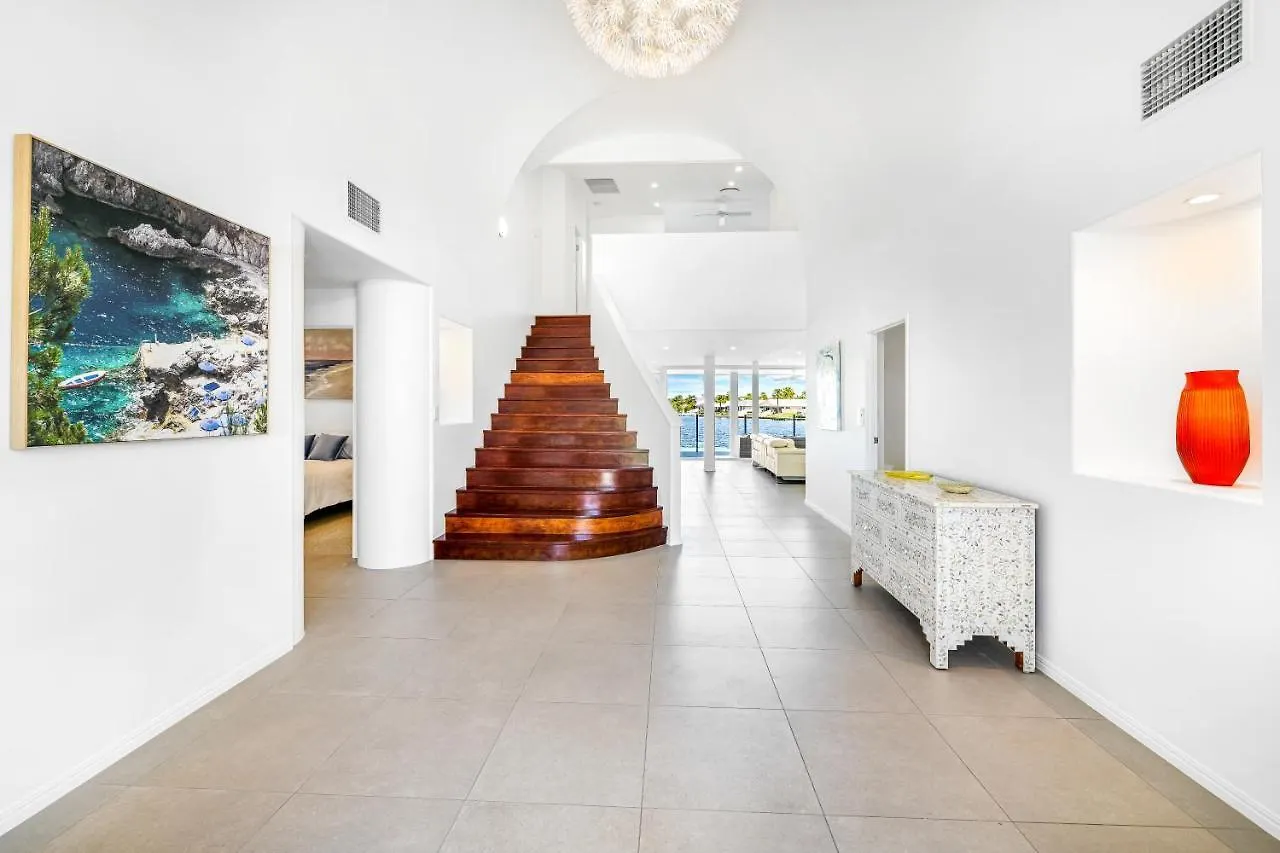 Villa Noosa Waters Luxury Waterfront Noosaville Сasa de vacaciones